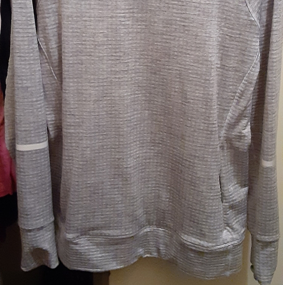 New Balance pullover - Picture 3 of 3